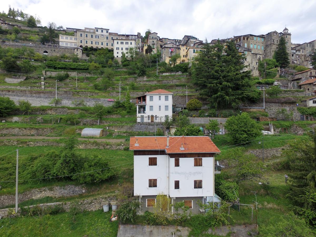 Casa Vacanze Da Oscar Villa Triora Bagian luar foto