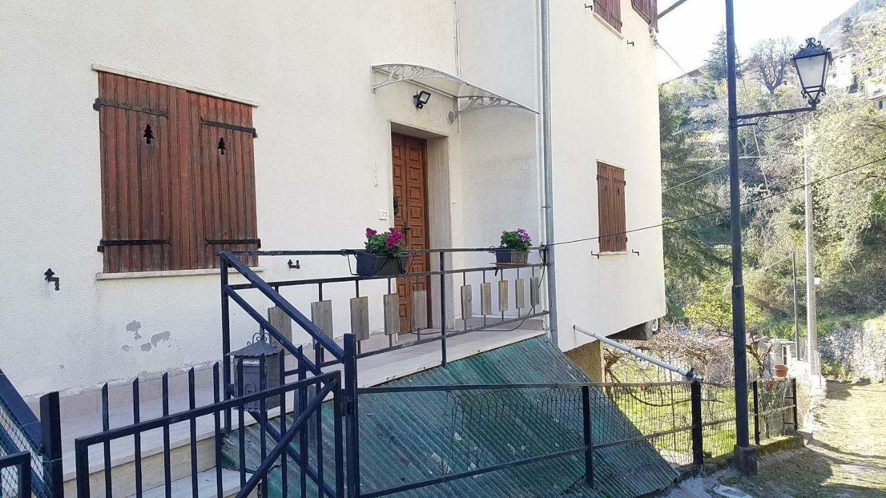 Casa Vacanze Da Oscar Villa Triora Bagian luar foto